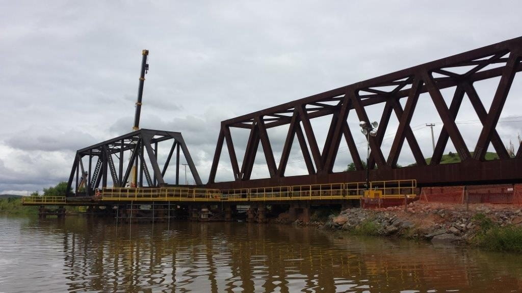 Ponte sobre o Rio Corrente - Recuperação de Estruturas