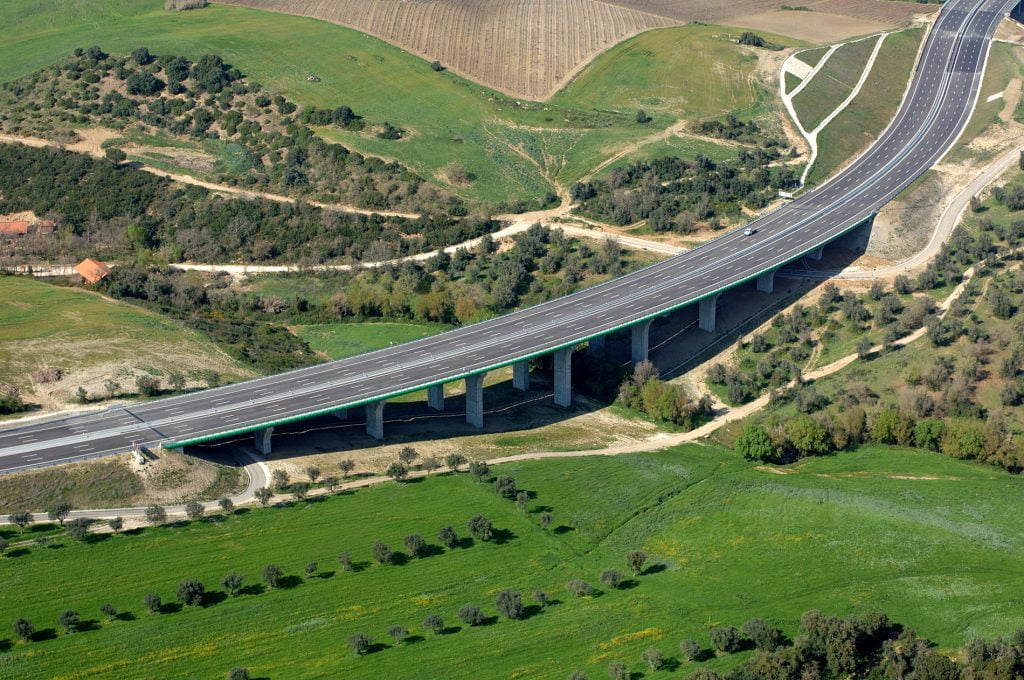Montagem dos Viadutos de S. Sebastião na Rodovia A10 com Lançamento por Avanço Incremental