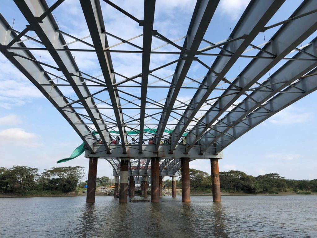 Construção da Ponte Daule-Guayaquil, Incluindo Acessos e Viadutos