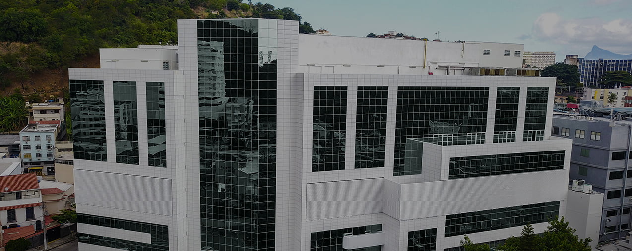 hospitais e laboratórios