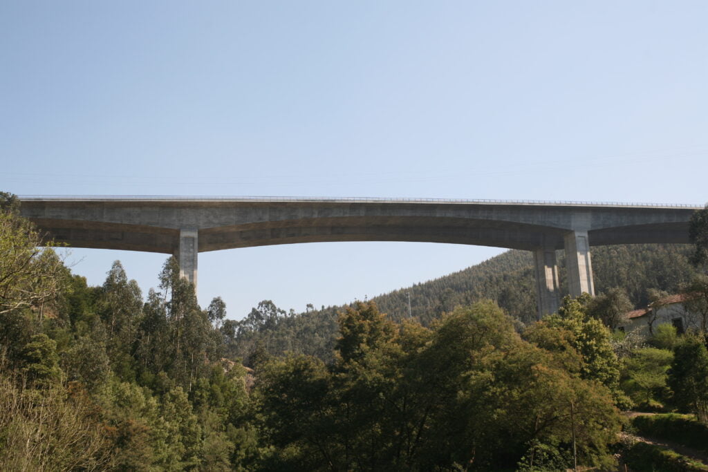 Ponte sobre Rio Sousa I