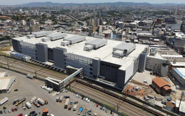 Historia de uma obra: Centro de Compras Feira da Madrugada